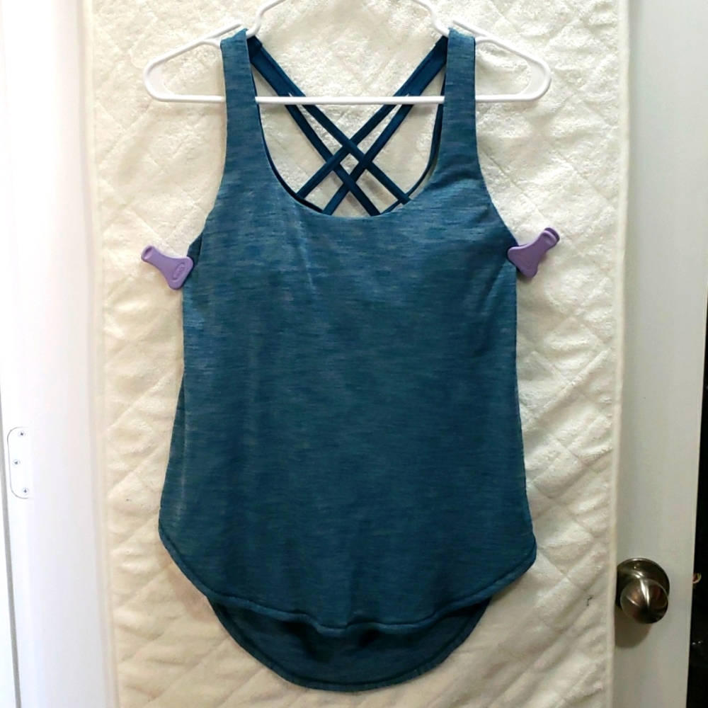 Lululemon Tank Top w built-in bra Size 6